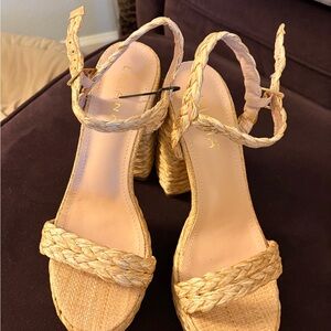 NWOB Liliana Raffia woven chunk 4” heel. Color: Nude/ Light Tan | Size 8.5